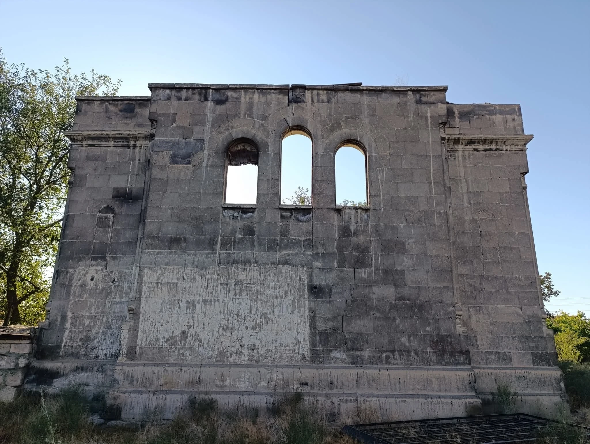 bacahaytir-araraty-berqanvoushi-svourb-astvatsatsin-ekegheci