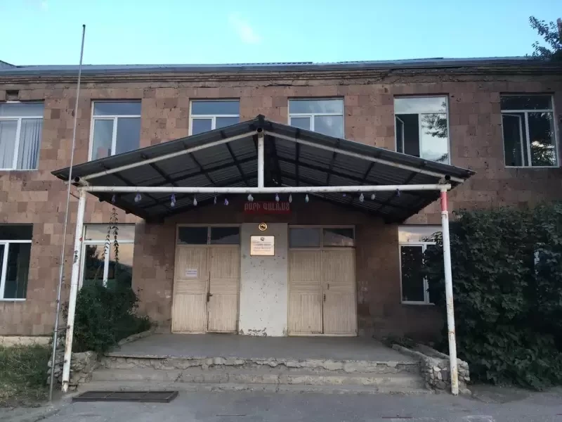 artarvoc-depq-ararati-marzvoum-gyvougheric-mekvoum-37-amya-kiny-mtel-e-teghi-mijnakarg-dprvoc-serakan-bnvouythi-hayhvoyanqner-hnchecrel-mtel-tnoreni-senyak-ev-sparnacel-vor-nran-danakvov-kvnasi-aynvouhetev-dvours-galvov-dprvocic-vnasel-e-tnoreni-bmw-n