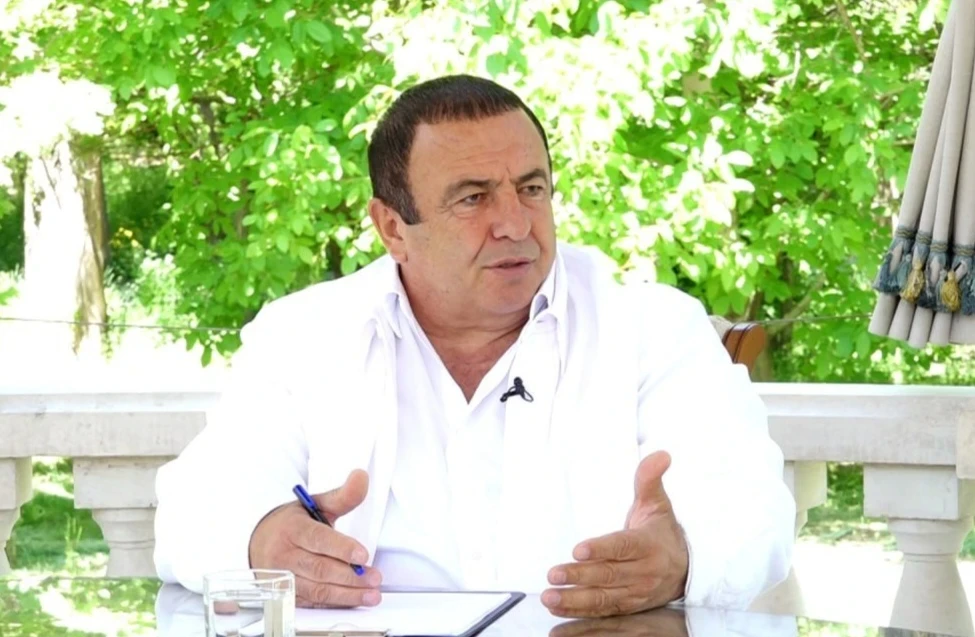 vazgen-sargsyani-yntaniqn-ayd-zhamanak-voch-mi-kap-chvouner-cementi-gvortsarani-het-tsarvoukyan
